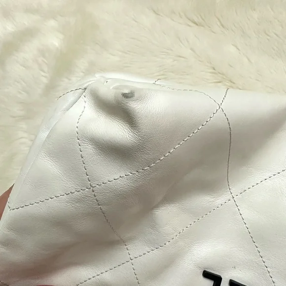 22 Handbag - Picture 8 of 13